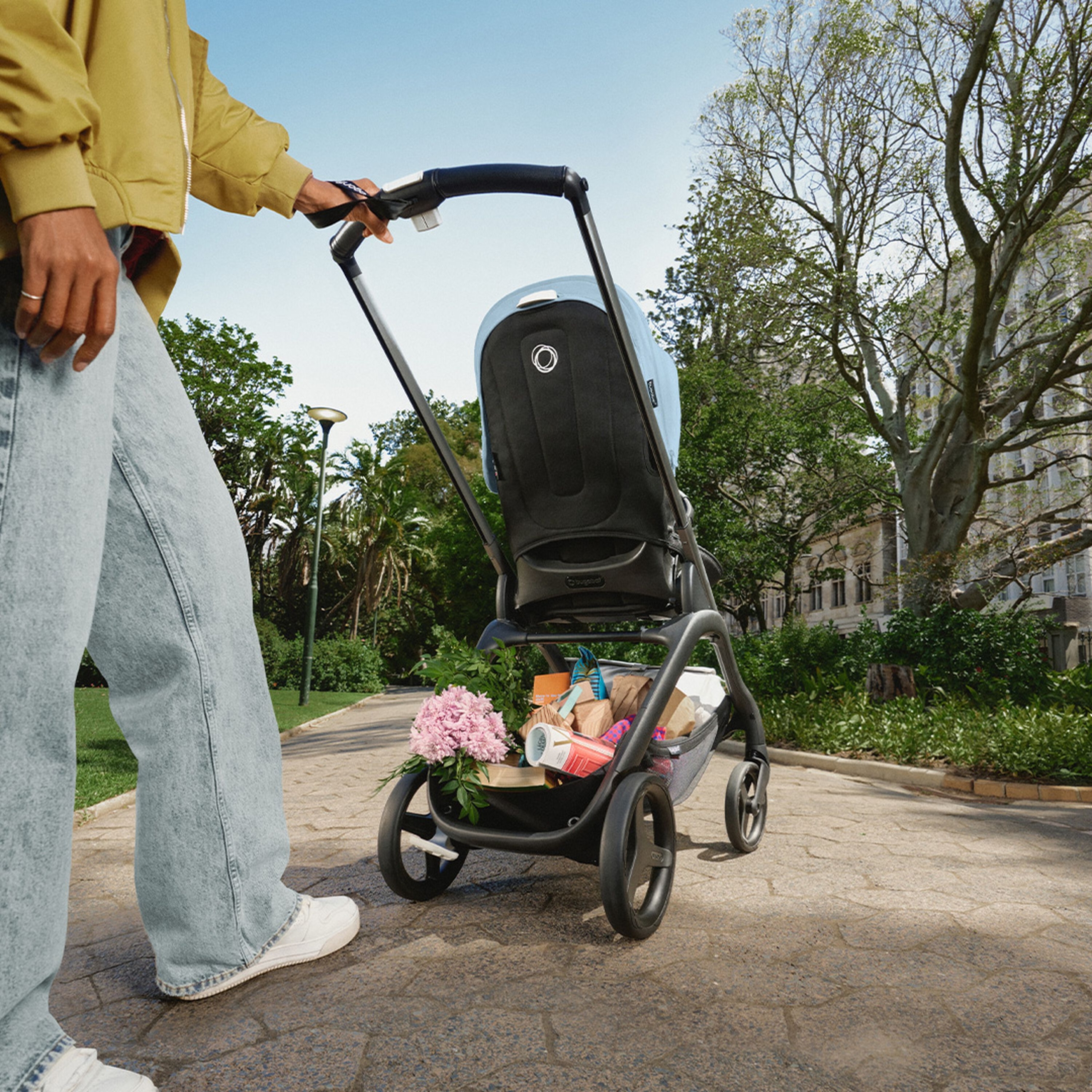 Bugaboo-Dragonfly-Seat-Stroller-black-chassis-forest-green-fabrics-forest-green-sun-canopy-x-PV006922-08 Bugaboo Dragonfly kolica - Slika 2